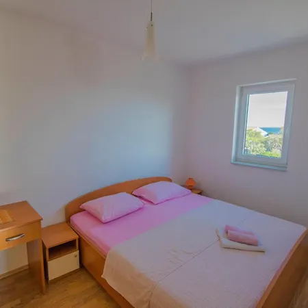 Stef In Island Pag Daire